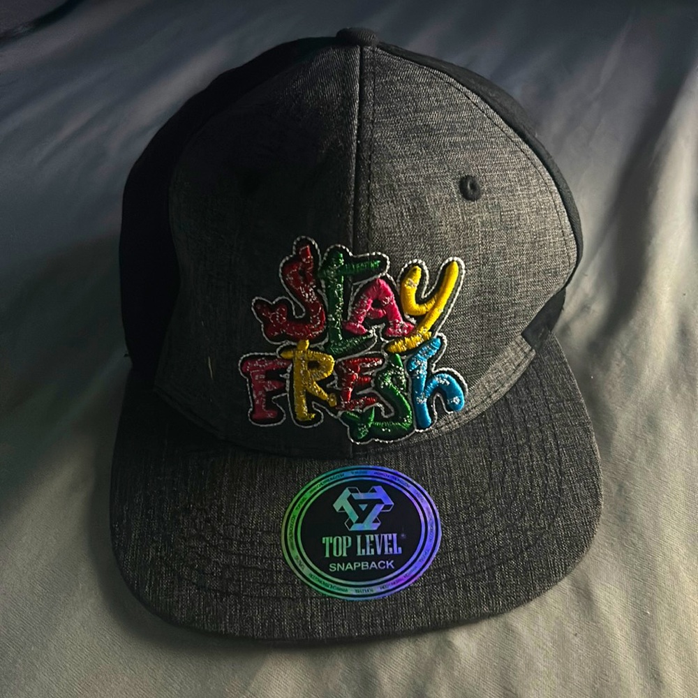 TOP LEVEL snap back barley worn